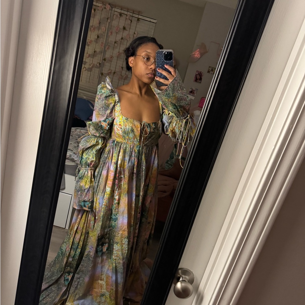 Selkie Bridge Rapunzel Gown - Picture 3 of 4